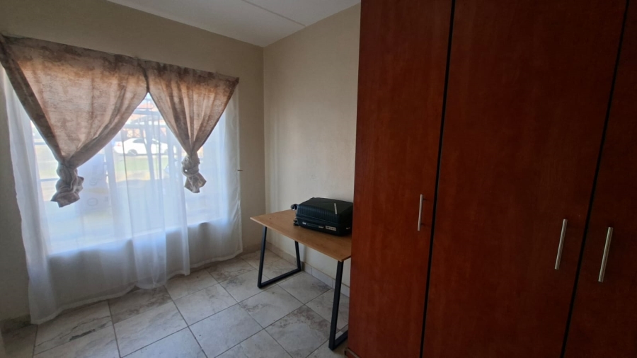 To Let 3 Bedroom Property for Rent in Waterval East North West